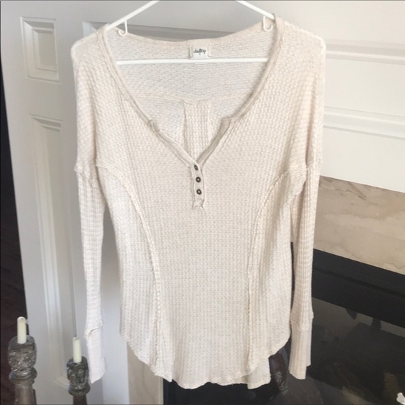 4 TOP BUNDLE 🌸 - Picture 8 of 9